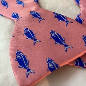 Rivetz of Boston Silk Bow Tie Self-Tie Pink Blue Fish 100% Silk Adjustable EUC